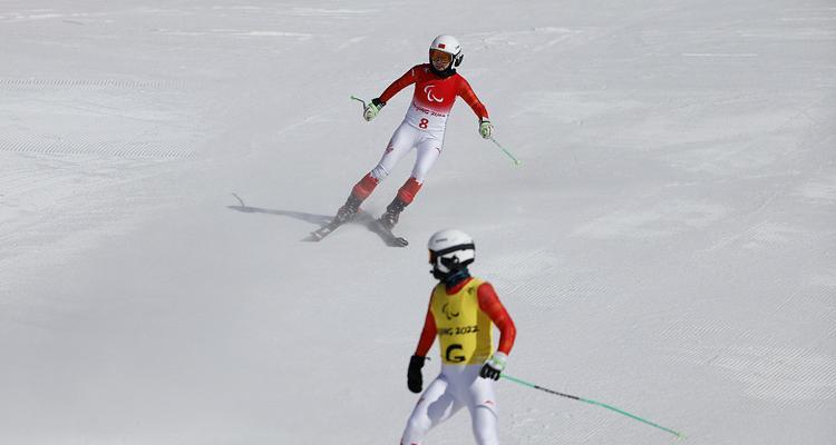 高山滑雪技巧，中国队的突破（探索中国高山滑雪进步的秘密）