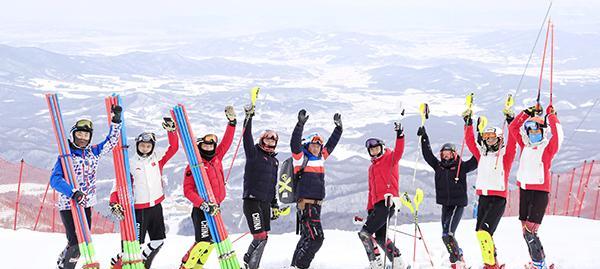 悍马男子空中滑雪（突破极限的惊险表演）