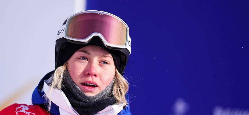 谷爱凌勇夺冬奥会自由式滑雪女子坡面障碍技巧金牌（历经困难，以坚韧和勇气闪耀舞台）