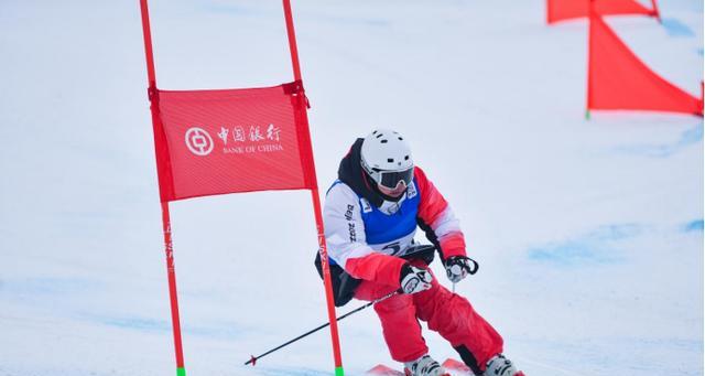 高山滑雪技巧教程（简单易学，让你快速提升滑雪水平！）