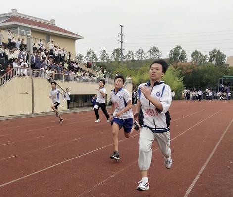 400米两圈半跑步技巧（掌握正确的姿势和呼吸方法）