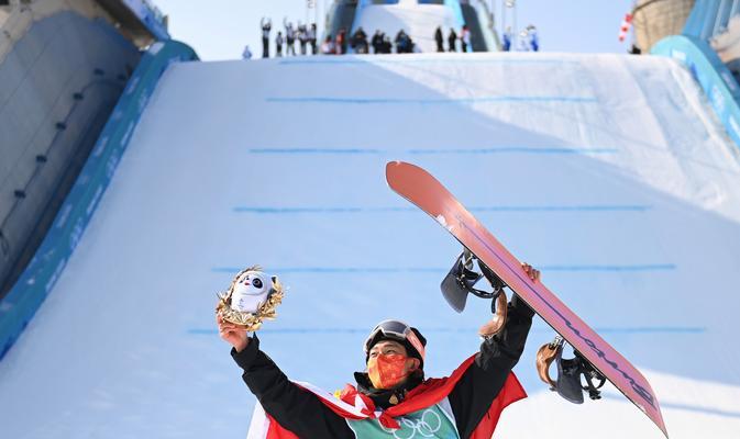 滑雪单板摔倒技巧（掌握技巧避免伤害）