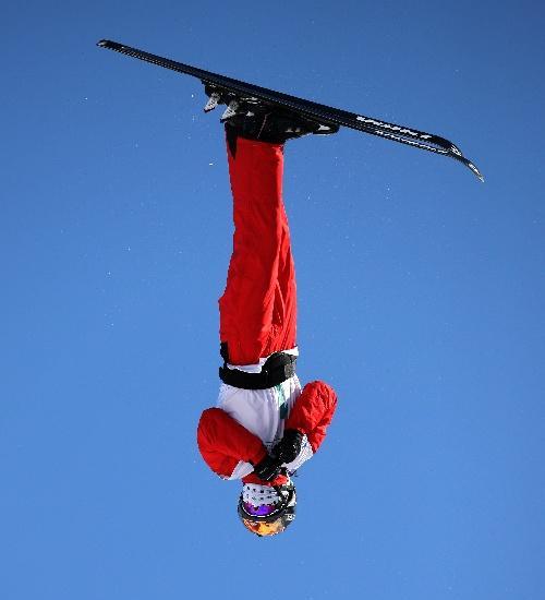 俄自由式滑雪男选手的空中绝技（突破自我）