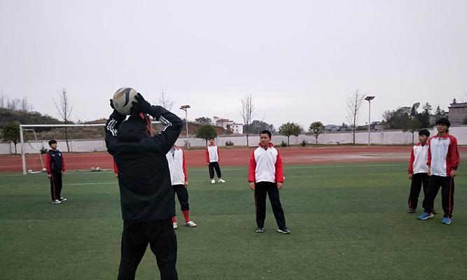 足球实战技巧背身教学（学习足球实战技巧）