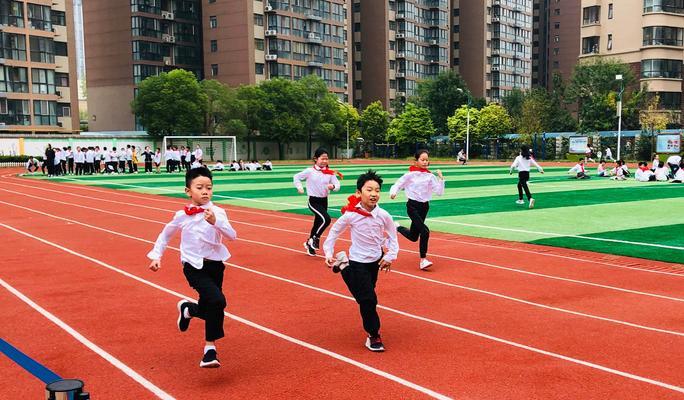 百米跑步技巧教学（提高跑步效率的技巧与注意事项）