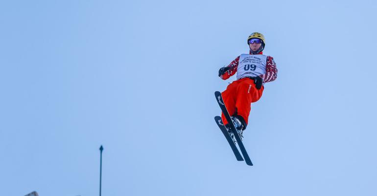 掌握冬奥会自由式滑雪空中技巧规则（自由式滑雪空中技巧的挑战与机遇）