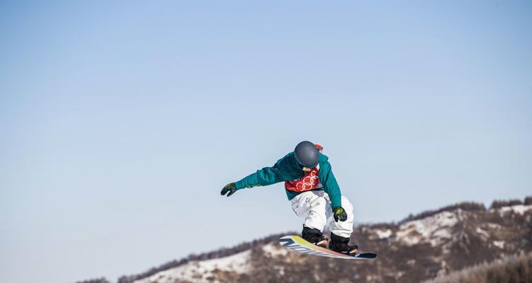 揭秘冬奥会单板滑雪男子坡面障碍技巧规则（规则解析及选手实战技巧分享）