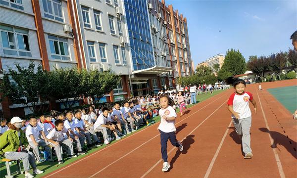 小学生跑步技巧训练（从基本跑姿开始）