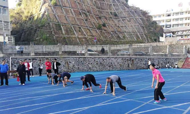 小学生百米跑步技巧教学（打造快速、稳定的跑步姿态）